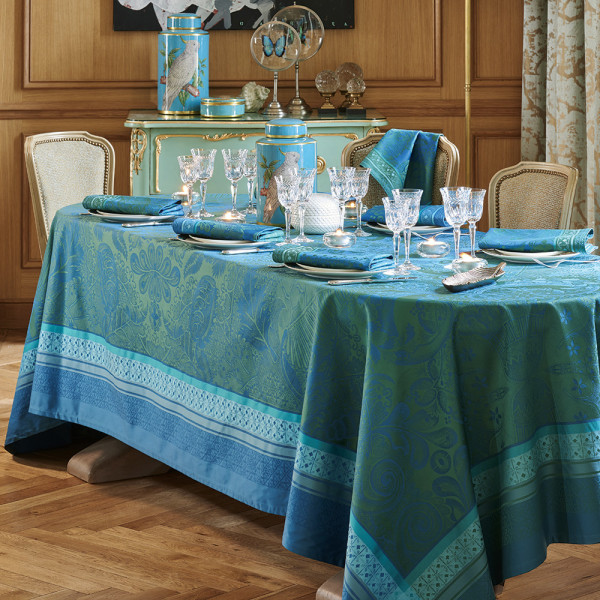Garnier Thiebaut Isaphire emerald table runner